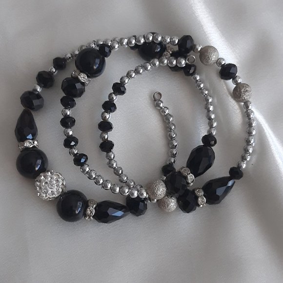 Jacqueline Kent bracelet. Beaded wrap around cuff  Silver & black. Stret… - Picture 1 of 7